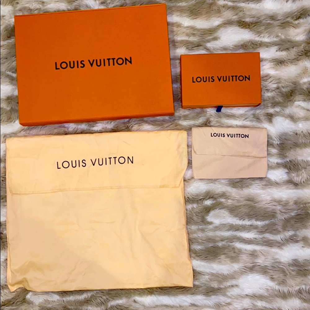 Perfect Louis Vuitton boxes and dust bags.